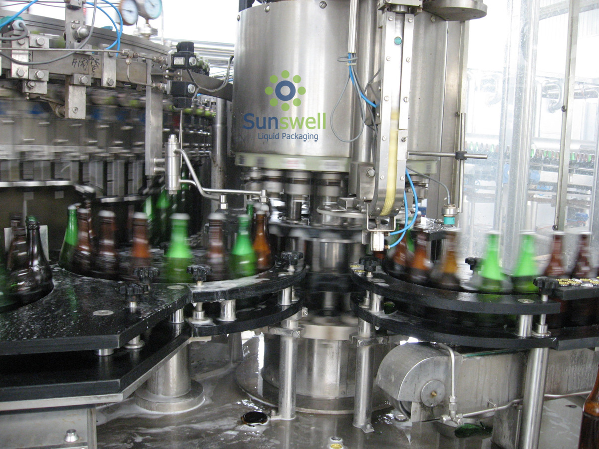 Full Automatic Beer Filling Machine With Rotary / Linear Structure For Glass Bottle